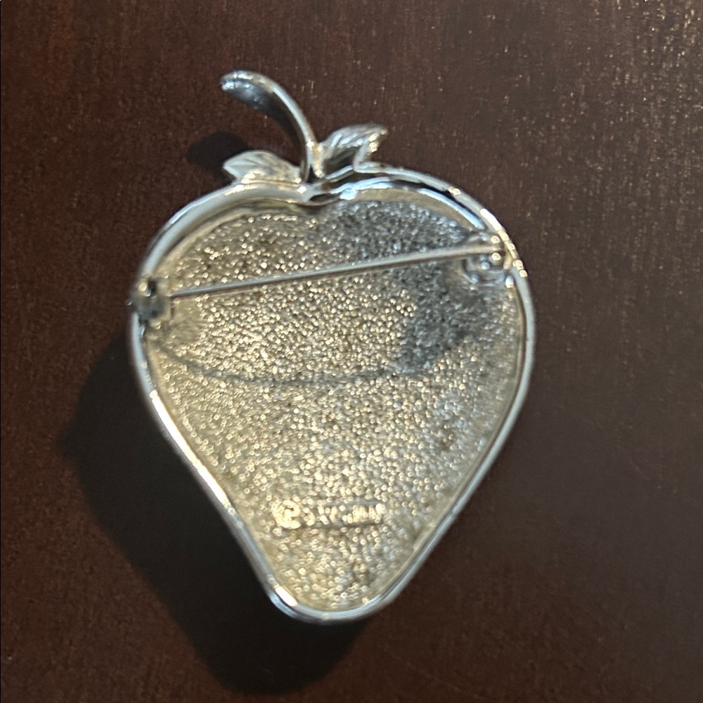 Sarah Coventry Silver Strawberry Brooch - Picture 2 of 4